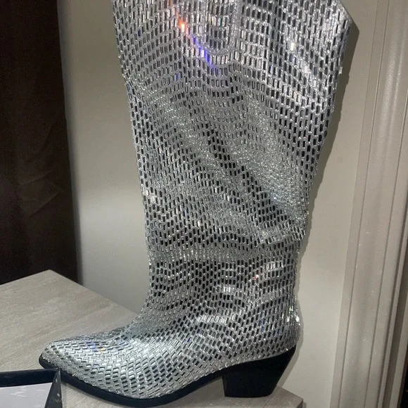 Shimmering Silver Heeled Boots - Picture 3 of 4